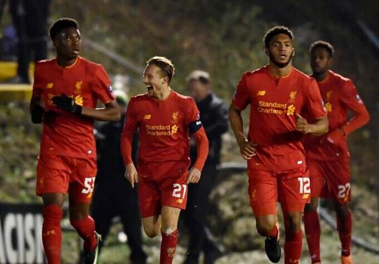 半场战报-勒温中柱、约罗头球攻门遭神扑，曼联暂0-0利兹联