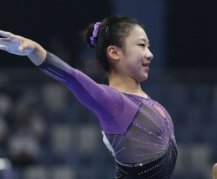 轰32+10+7！詹姆斯就是领袖，艾顿赛后摊牌了，东契奇也说出优点